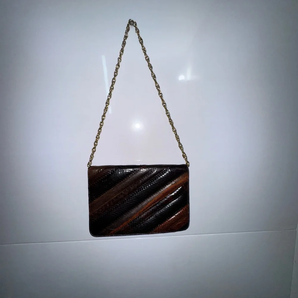 Elegant Snakeskin Shoulder Bag with Chain Strap